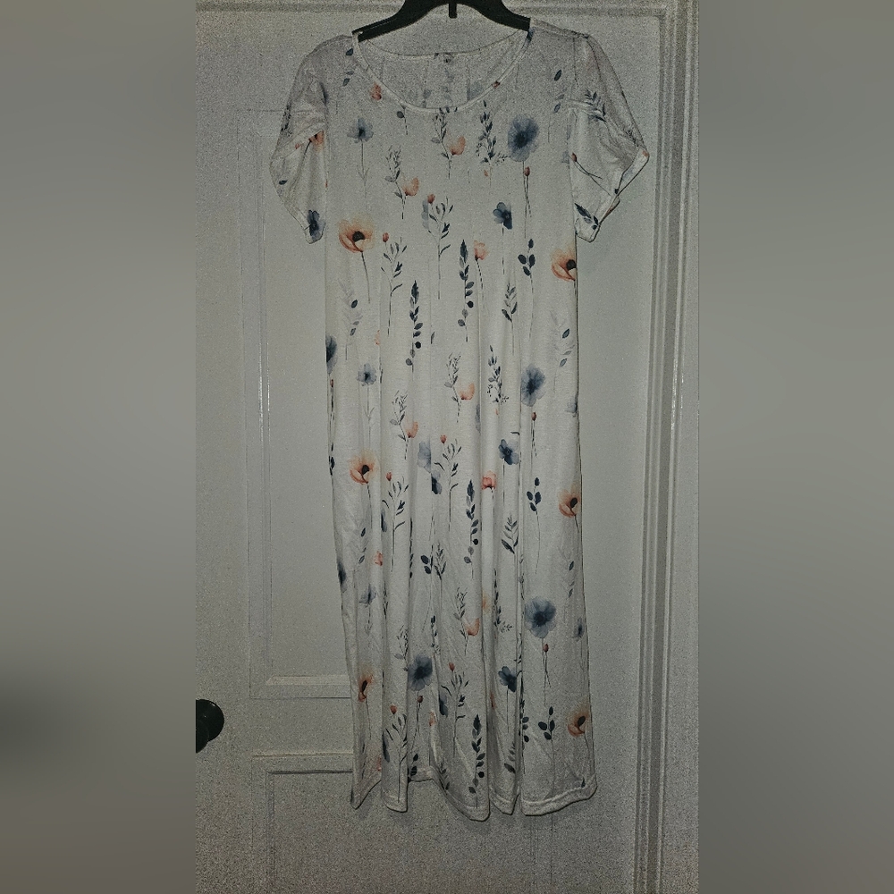 Chic Floral Maxi Dress in Cream and Blue